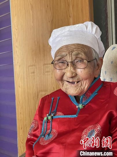 薩仁托婭拍攝的“草原母親”?！∷_仁托婭供圖