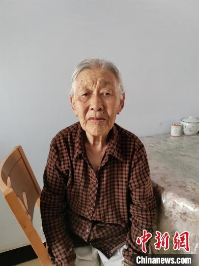 薩仁托婭拍攝的“草原母親”。　薩仁托婭供圖