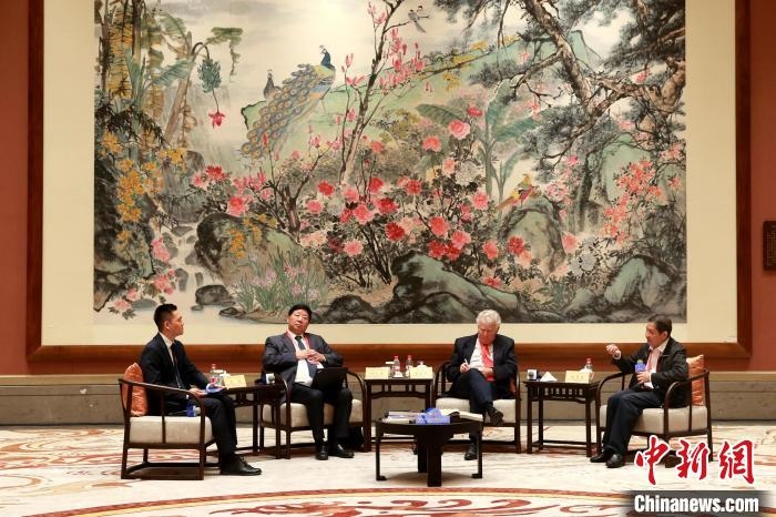 9月27日，尼山世界文明論壇在曲阜舉行，圖為該論壇的“高端訪談”活動?！×籂?攝