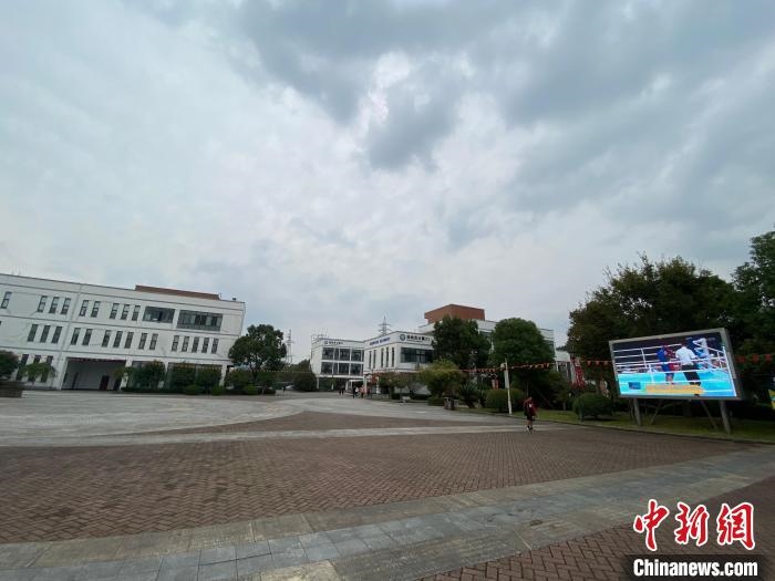 寧波市第二少年兒童業(yè)余體育學(xué)校?！×植?攝