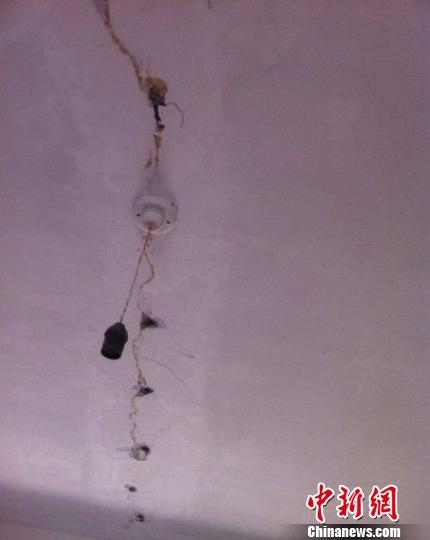 資料圖：房頂開裂。