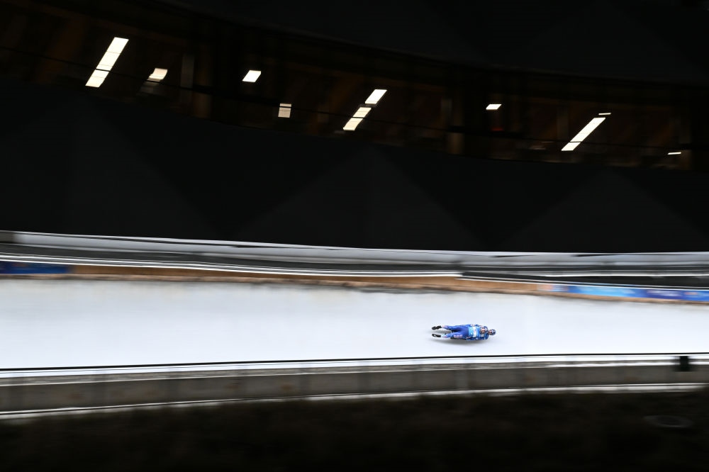 11月21日，美國選手馬茲德澤/泰爾迪曼在團體接力比賽中。新華社記者陳益宸攝