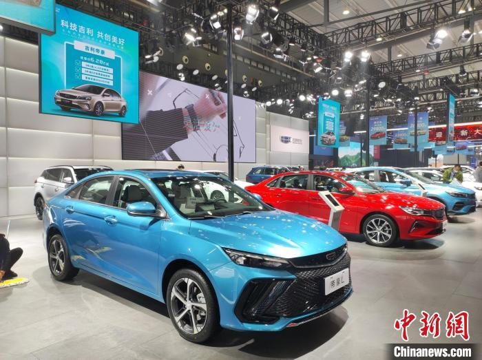 長(zhǎng)沙國(guó)際車展上展出的汽車。　唐小晴 攝