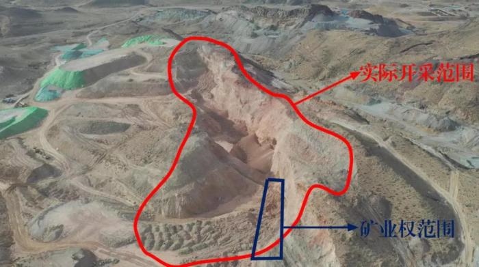 2021年12月11日，督察組使用無人機拍攝，銅鐵溝礦礦業(yè)權(quán)面積僅6.9畝，越界開采達182畝，超出26.4倍；實際開采深度達35米，遠超采礦許可證允許開采深度要求
