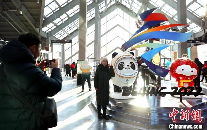 圖為滑雪場現(xiàn)場?！≡S婷 攝