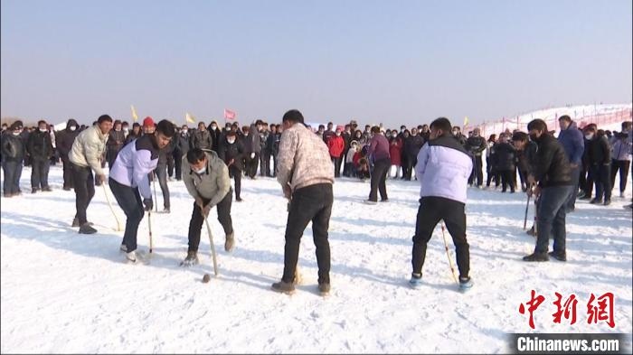 帕普孜球場，激烈角逐。　巴楚縣融媒體中心供圖