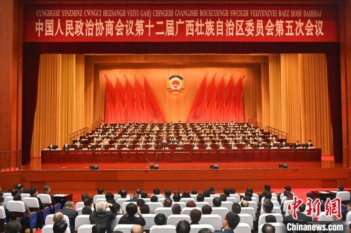 圖為大會閉幕?！∮峋?攝