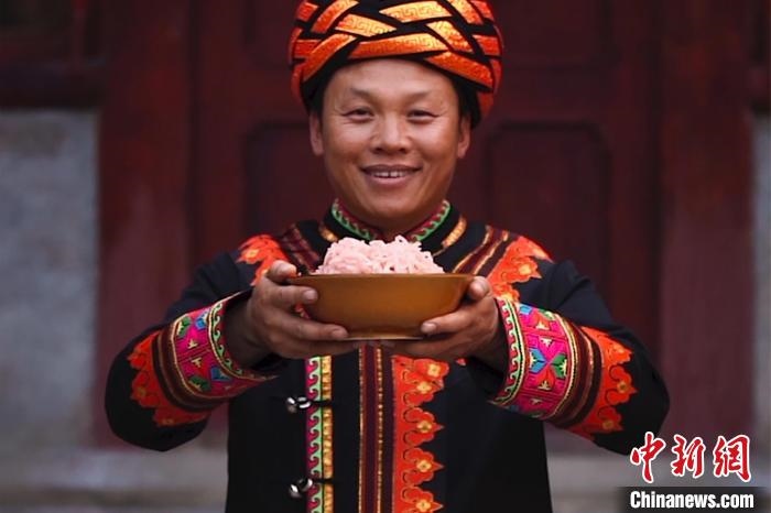 圖為“暢饗云宴”巧手年菜系列短視頻截圖?！『h(yuǎn)航 攝