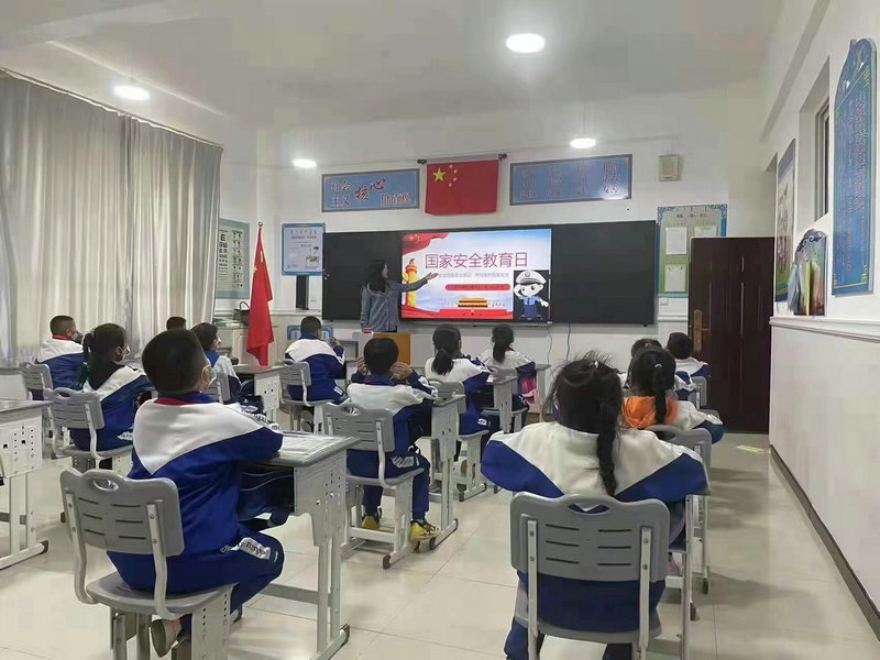 阿拉善國(guó)家安全進(jìn)校園.jpg