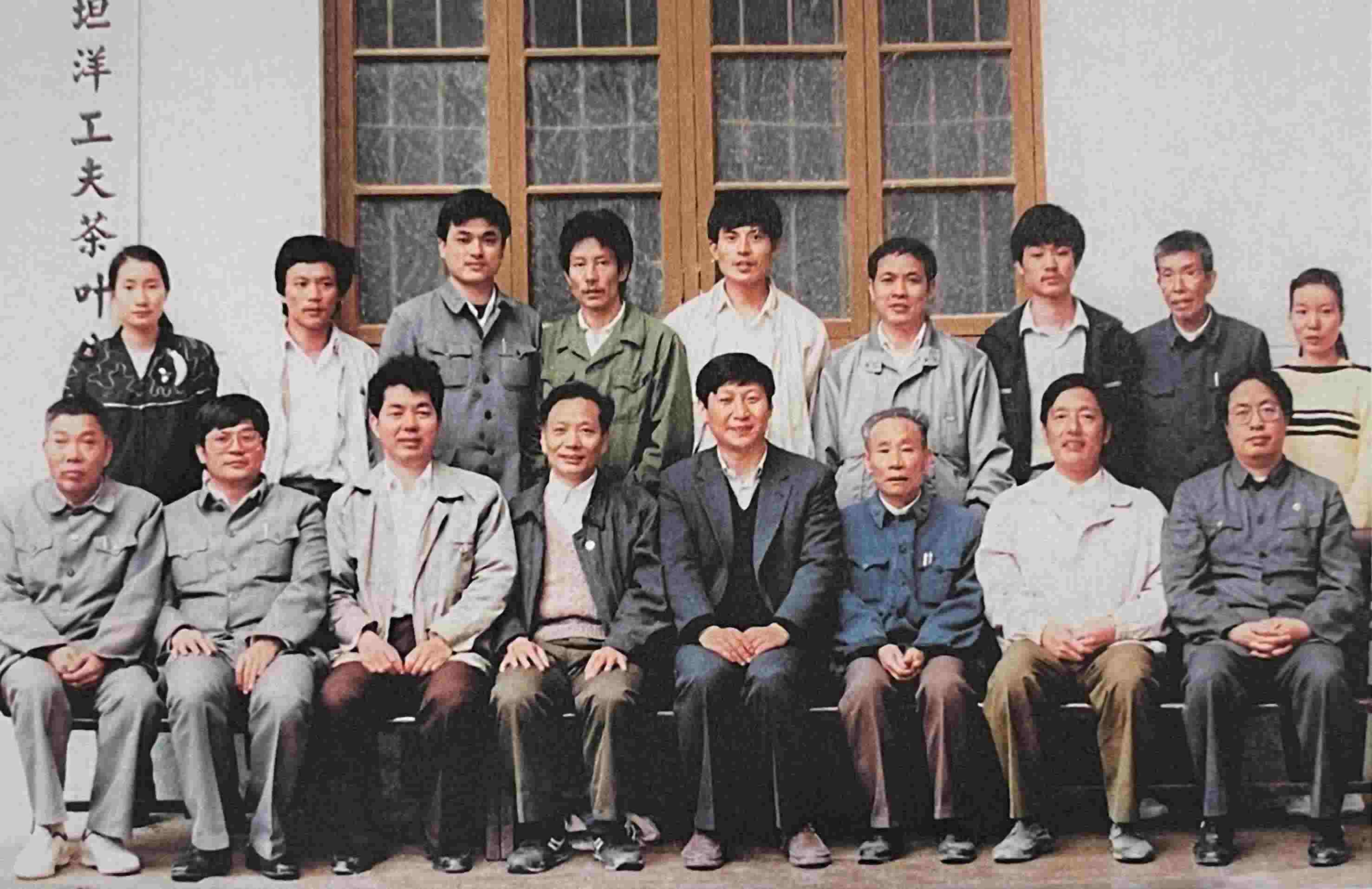 1990年5月，剛調(diào)任福州市委書記的習(xí)近平到寧德交接工作時，調(diào)研福安市社口鄉(xiāng)坦洋工夫茶葉公司。