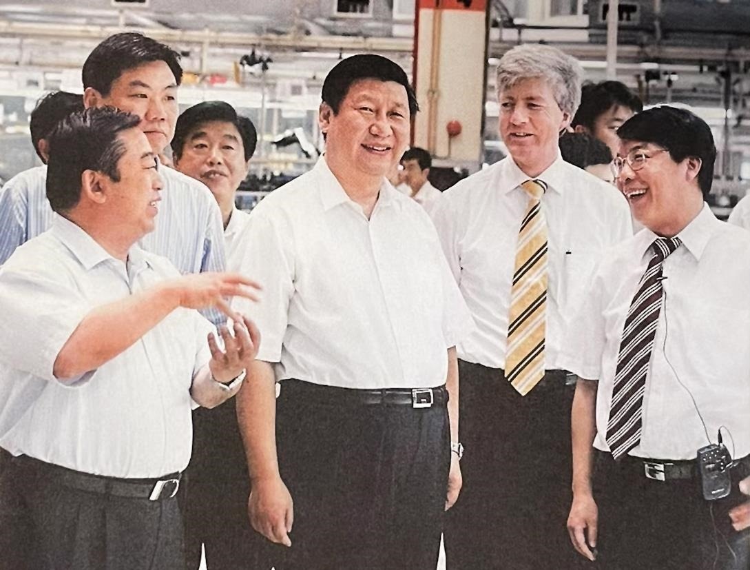 2007年7月，習(xí)近平調(diào)研上海大眾汽車有限公司。