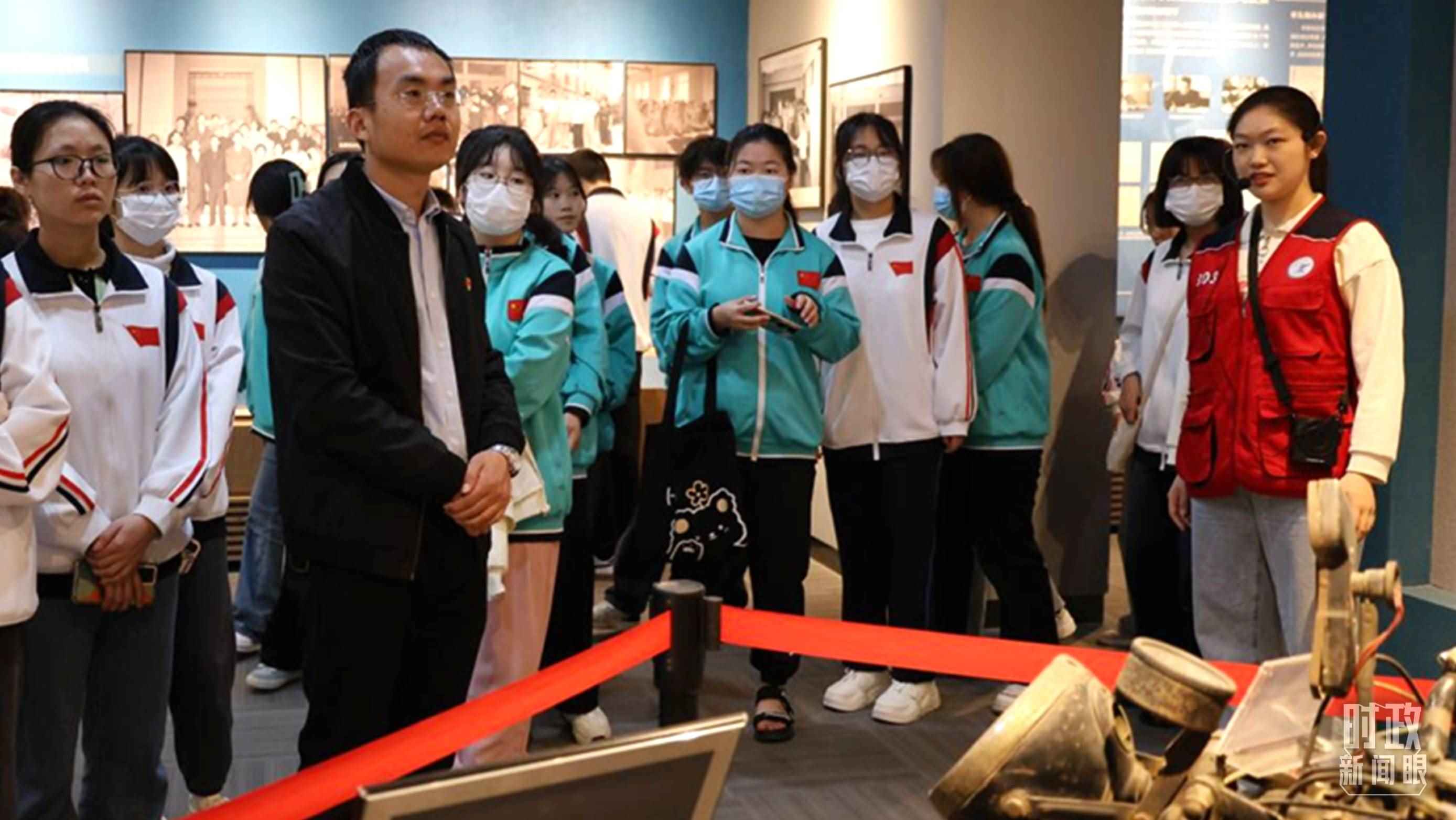 △西安高校師生參觀交大西遷博物館。（資料圖）