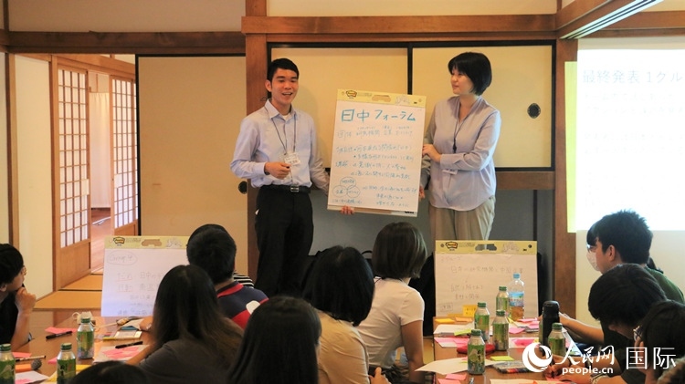 發(fā)表各自的研討成果。人民網(wǎng) 許可攝