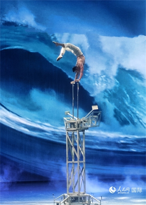 吳橋雜技大世界中的雜技演出。人民網(wǎng) 趙昭攝