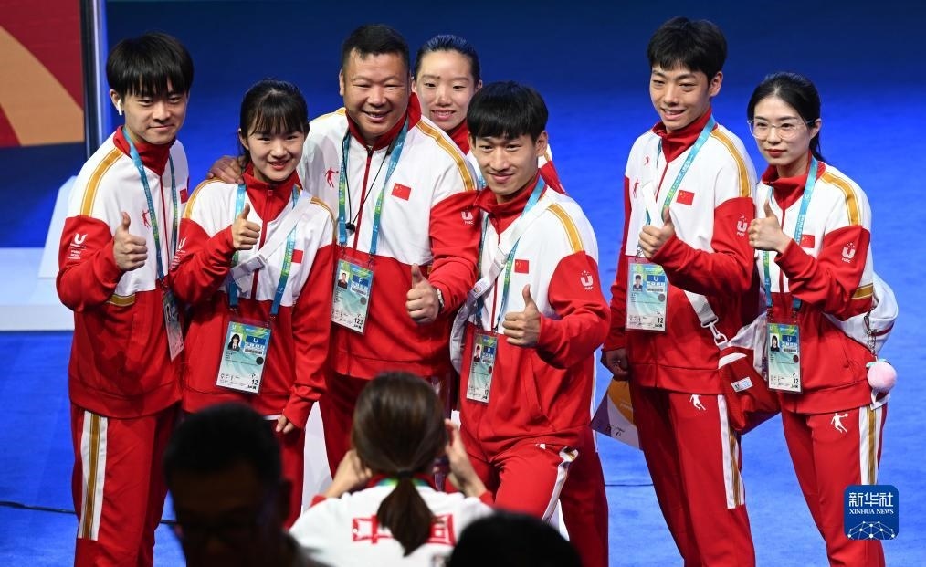 7月22日，中國代表團(tuán)部分成員在歡迎儀式后合影。新華社記者 王曦 攝