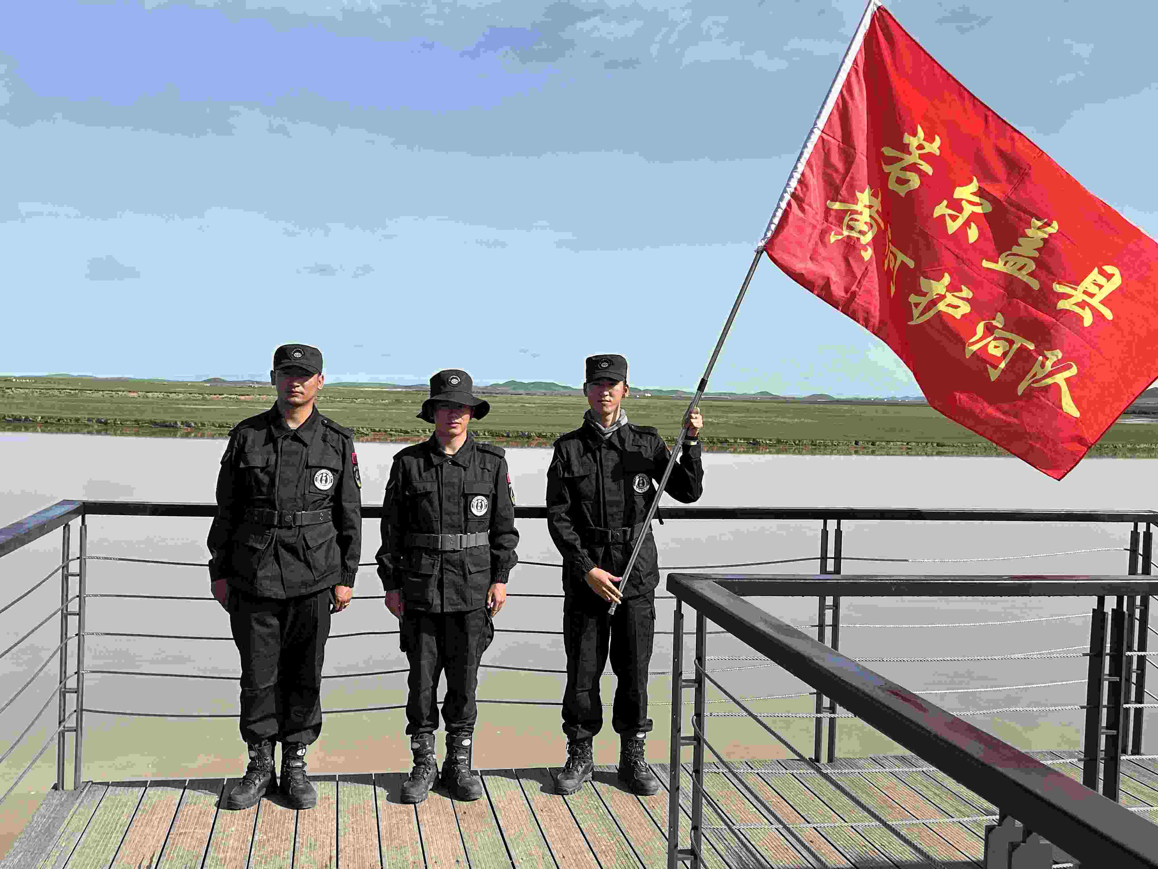 若爾蓋縣黃河護(hù)河隊。人民網(wǎng) 周靜圓攝