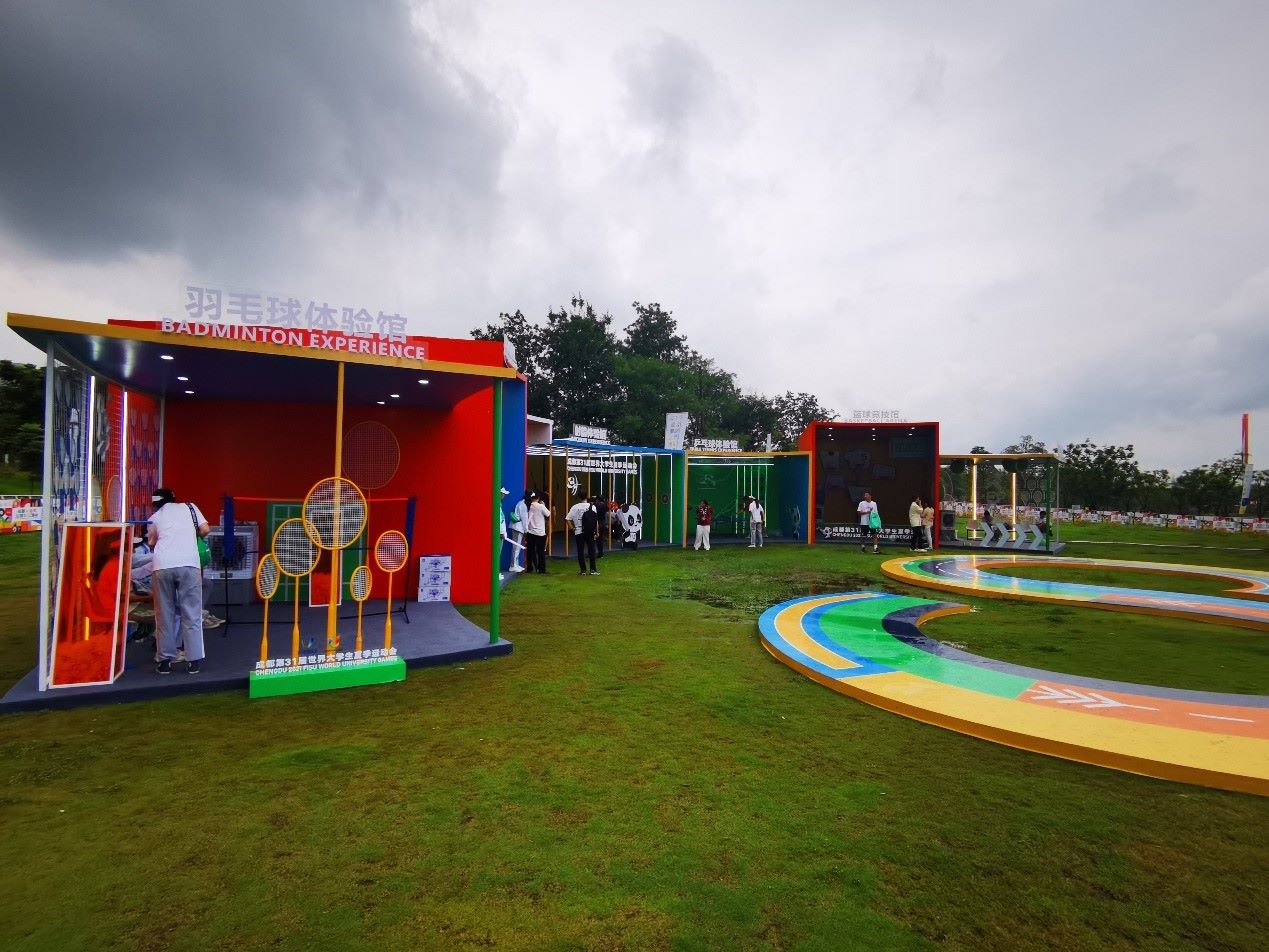 公園文化活動(dòng)內(nèi)各類(lèi)體育項(xiàng)目體驗(yàn)區(qū)。 人民網(wǎng)記者 楊磊攝