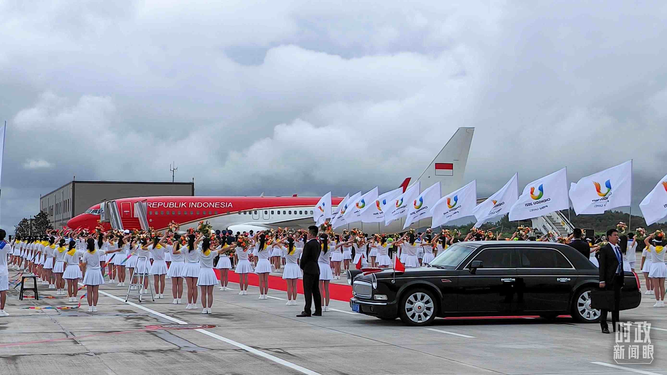 7月27日下午，印尼總統(tǒng)佐科抵達(dá)成都。（總臺(tái)央視記者王子杭拍攝）