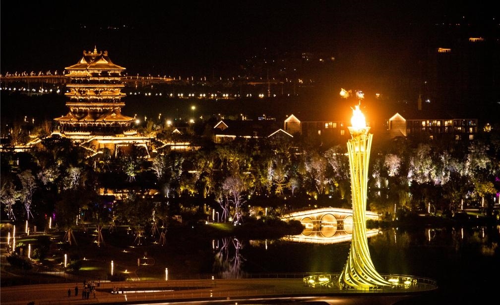 這是7月28日拍攝的成都大運(yùn)會(huì)主火炬。新華社記者曹祎銘攝