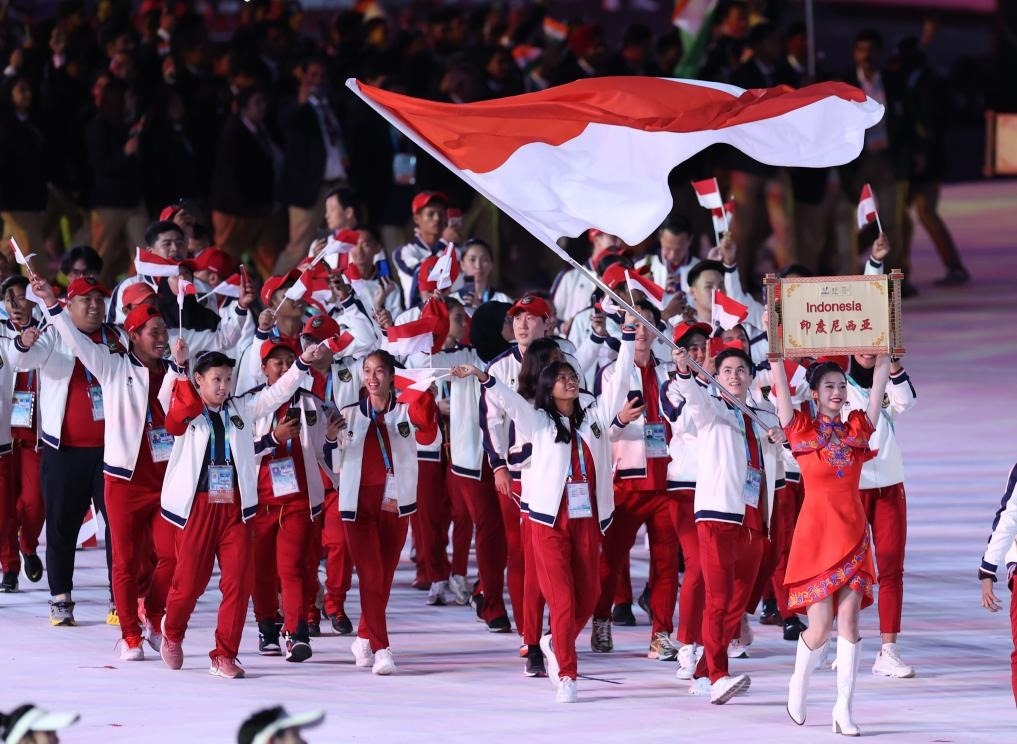 7月28日，印度尼西亞大學(xué)生體育代表團(tuán)在開幕式上入場。新華社記者張麗蕓攝