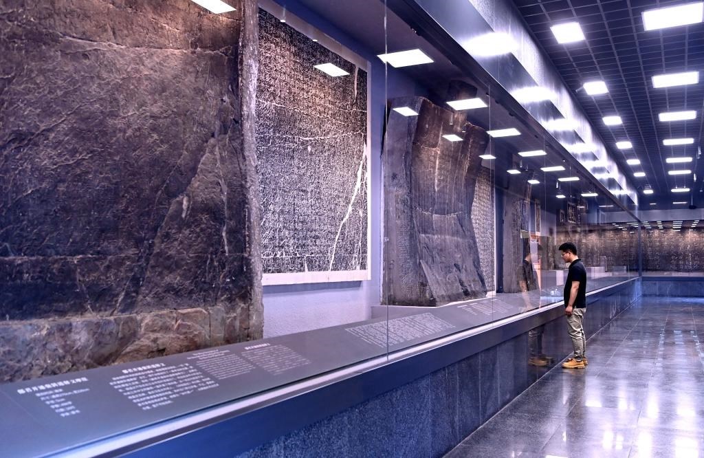 近日拍攝的陜西省漢中市博物館“石門十三品”陳列室。新華社記者 劉瀟 攝