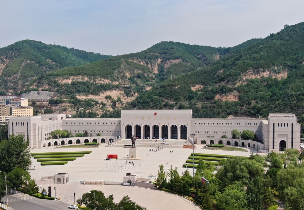 這是2023年6月27日拍攝的延安革命紀(jì)念館（無(wú)人機(jī)照片）。新華社記者 張博文 攝