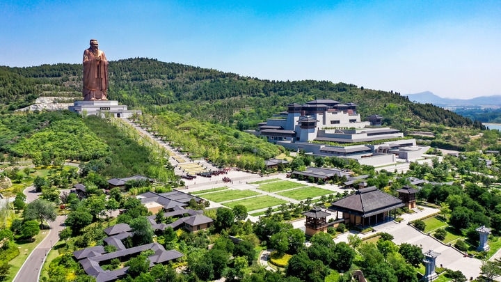 這是2023年6月8日拍攝的山東省曲阜市尼山圣境（無人機(jī)照片）。新華社記者 郭緒雷 攝