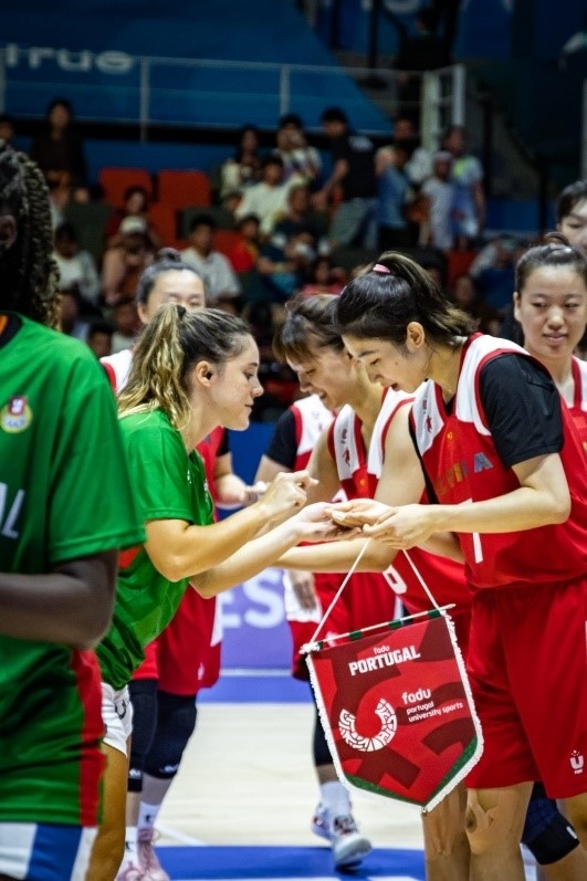 28日，成都大運會女籃項目葡萄牙隊對戰(zhàn)中國隊。 受訪者供圖