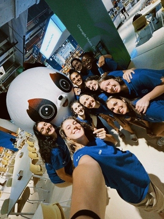 葡萄牙女籃隊員在成都大運村自拍。 受訪者供圖