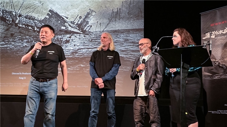 導(dǎo)演方勵(lì)以及團(tuán)隊(duì)成員分享體會。郭錦標(biāo)攝