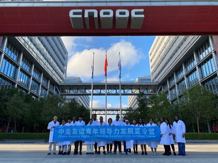 代表團(tuán)參觀未來(lái)科技城。中海油圭亞那有限公司供圖