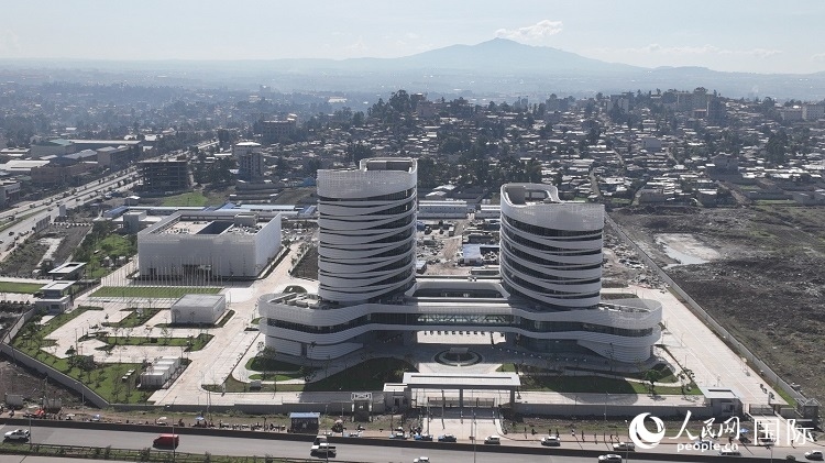 非洲疾病預(yù)防控制中心總部（一期）航拍。人民網(wǎng)記者 劉寧攝