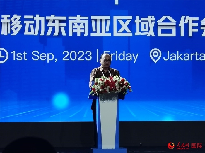 印尼通訊與信息技術(shù)部長(zhǎng)布迪·阿里·賽蒂亞迪致辭。人民網(wǎng)記者 李培松攝