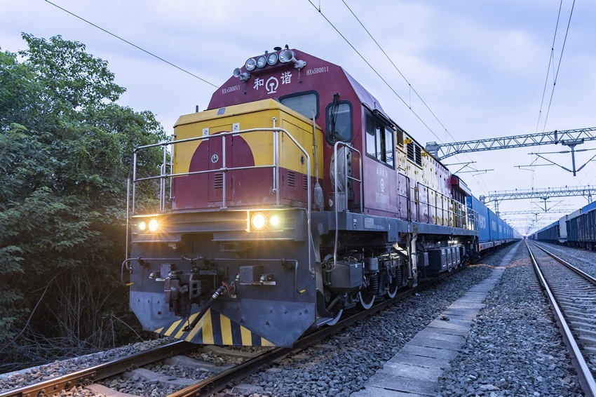 首趟中歐班列（成都）冷鏈專列到達(dá)成都國際鐵路港。青白江區(qū)委宣傳部供圖