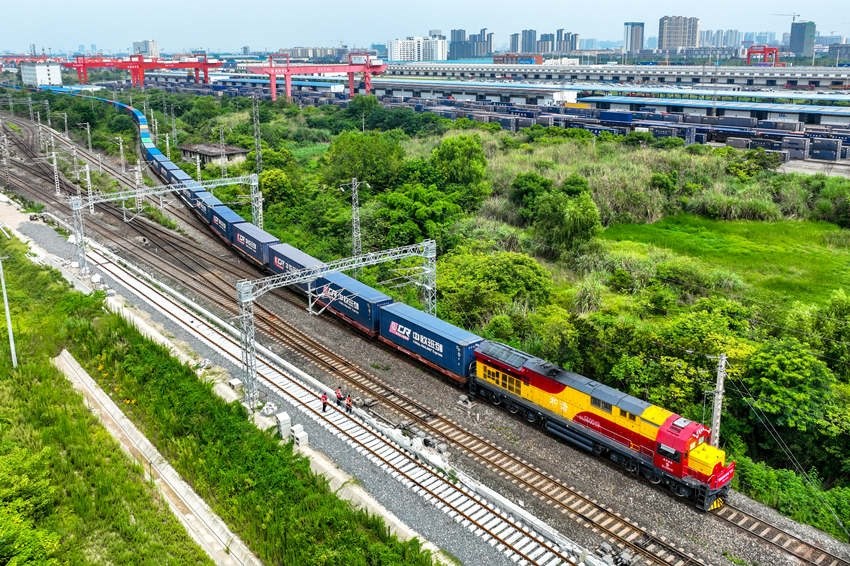 中歐班列（成渝）駛出成都國際鐵路港。青白江區(qū)委宣傳部供圖