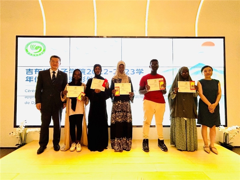 圖為部分孔院優(yōu)秀學(xué)生。吉布提孔子學(xué)院供圖