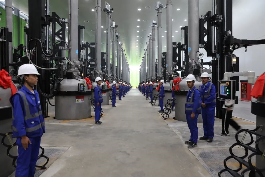 晶科能源二期20GW拉棒切方項目投產現場。南川工業(yè)園區(qū)管委會供圖