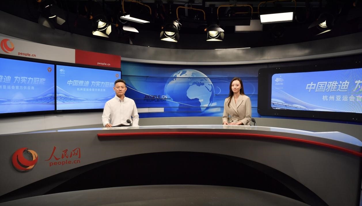 雅迪科技集團全球營銷與服務(wù)總裁王家中接受人民網(wǎng)記者采訪。人民網(wǎng)記者 于凱攝