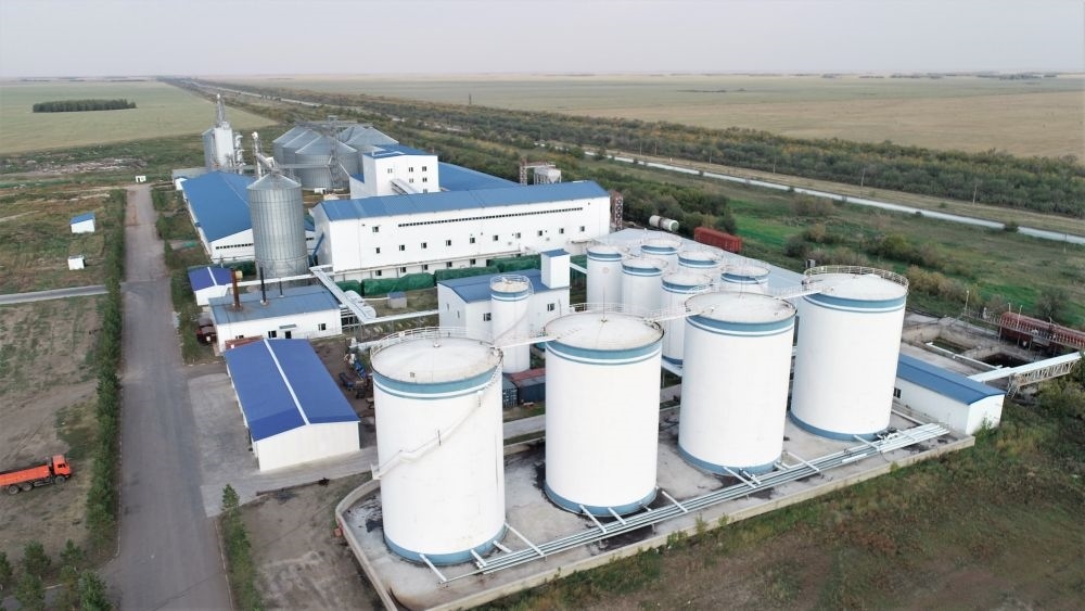 這是2022年9月2日在哈薩克斯坦北哈薩克斯坦州拍攝的愛菊農(nóng)產(chǎn)品物流加工園區(qū)（無人機(jī)照片）。新華社發(fā)（奧斯帕諾夫攝）