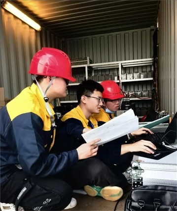 △2022年，長征十一號運載火箭在我國黃海以“一箭五星”方式成功發(fā)射。哈爾濱工程大學(xué)船海結(jié)構(gòu)物安全與舒適性團(tuán)隊為發(fā)射船進(jìn)行結(jié)構(gòu)動態(tài)監(jiān)測。