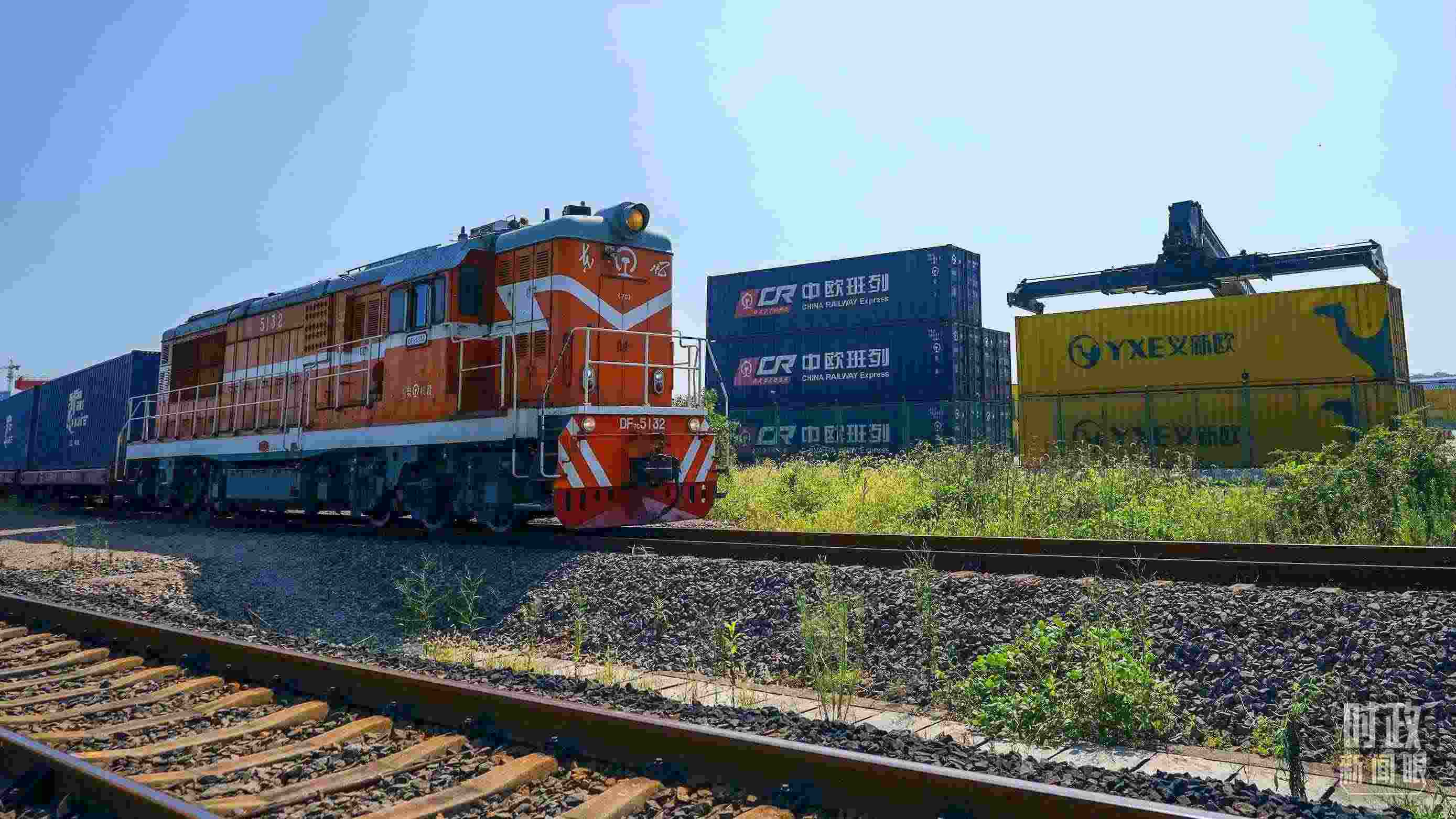 △“義新歐”先后開通了18條點對點的班列主線，業(yè)務(wù)范圍輻射50多個國家和160多個城市。（總臺國廣記者李晉拍攝）