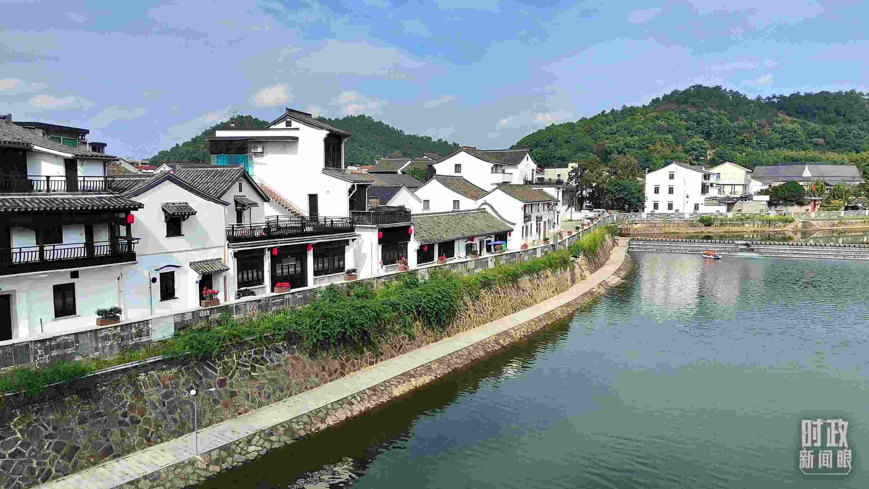 △“楓橋經(jīng)驗”發(fā)源地諸暨市楓橋鎮(zhèn)。（總臺央視記者楊立峰拍攝）