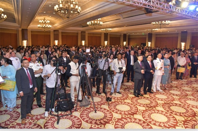 印度各界人士，各國駐印使節(jié)及外交官，中資企業(yè)、留學(xué)生和華僑華人等700余人出席招待會活動現(xiàn)場。中國駐印度大使館供圖