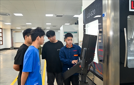 學生們正在實操學習。受訪單位供圖