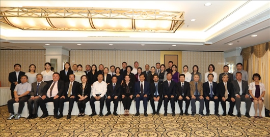 參會嘉賓合影留念。主辦方供圖