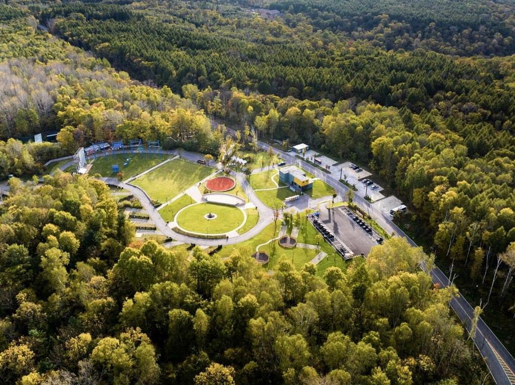 長(zhǎng)白山華美勝地已實(shí)現(xiàn)“綠電”直供。嚴(yán)磊攝