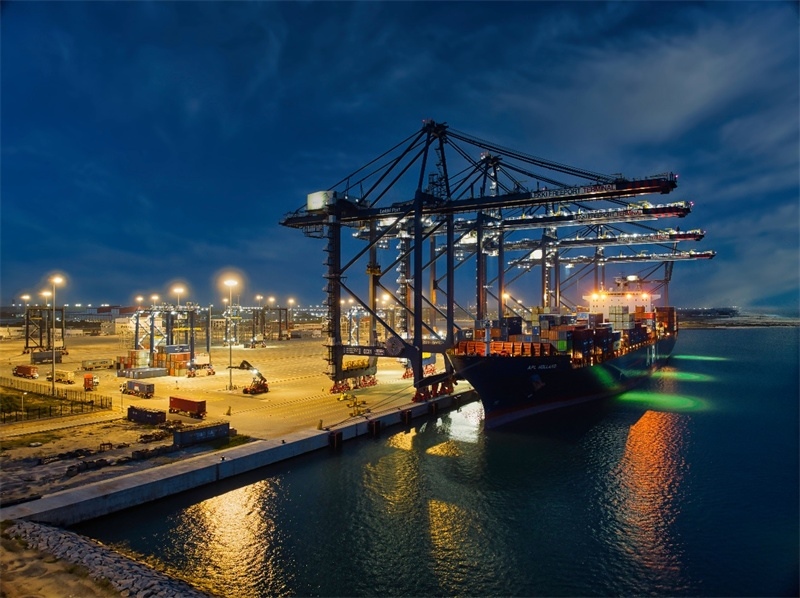 萊基港實(shí)行7×24小時(shí)裝卸作業(yè)機(jī)制。受訪者供圖