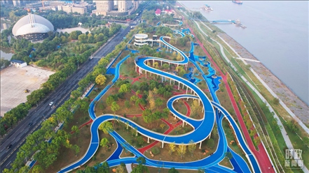 △俯瞰長江國家文化公園九江城區(qū)段。（總臺記者李海峰拍攝）