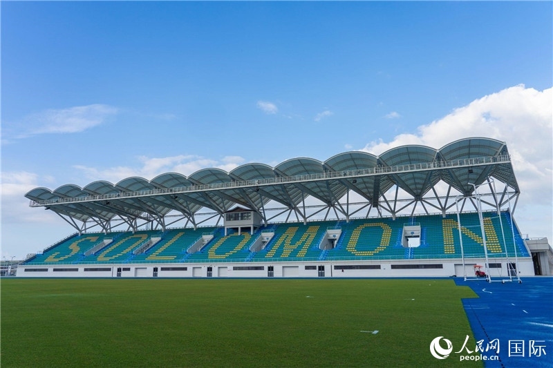 2023年9月12日，位于所羅門群島首都霍尼亞拉的由中土公司承建的中國援所羅門群島2023年太平洋運動會體育場館。人民網(wǎng) 賀吉攝