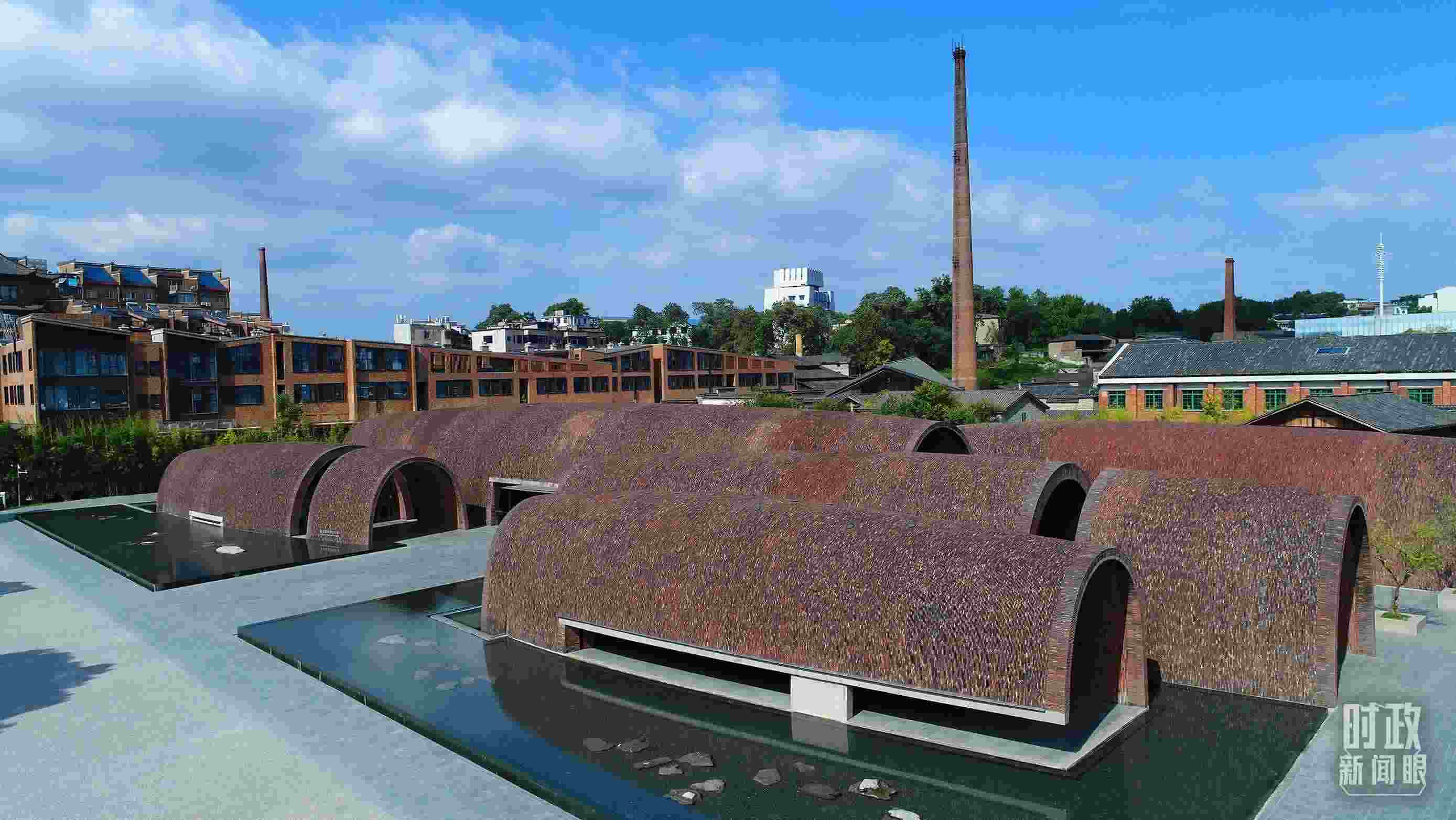 △街區(qū)內(nèi)的博物館，借鑒了景德鎮(zhèn)清代獨創(chuàng)的蛋形柴窯構(gòu)造特點。（總臺央視記者范凱拍攝）